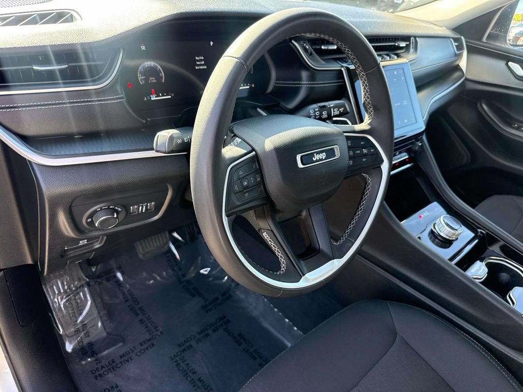 Used 2023 Jeep Grand Cherokee L Laredo AWD/4WD image 18