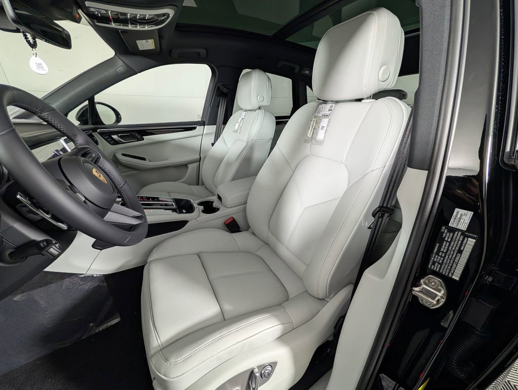New 2026 Porsche Macan image 5
