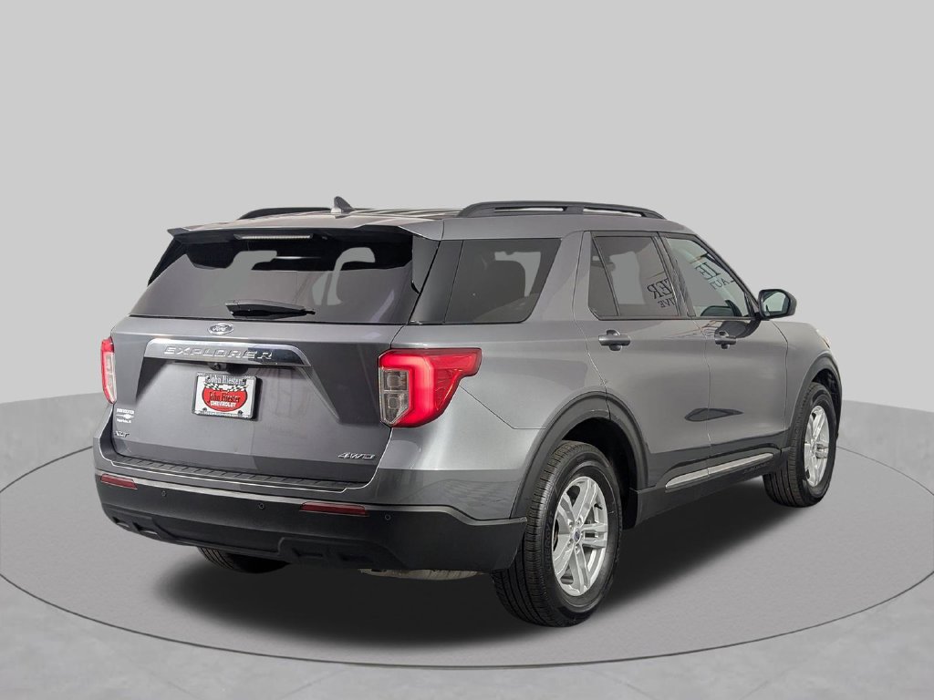 Used 2023 Ford Explorer XLT AWD/4WD image 9