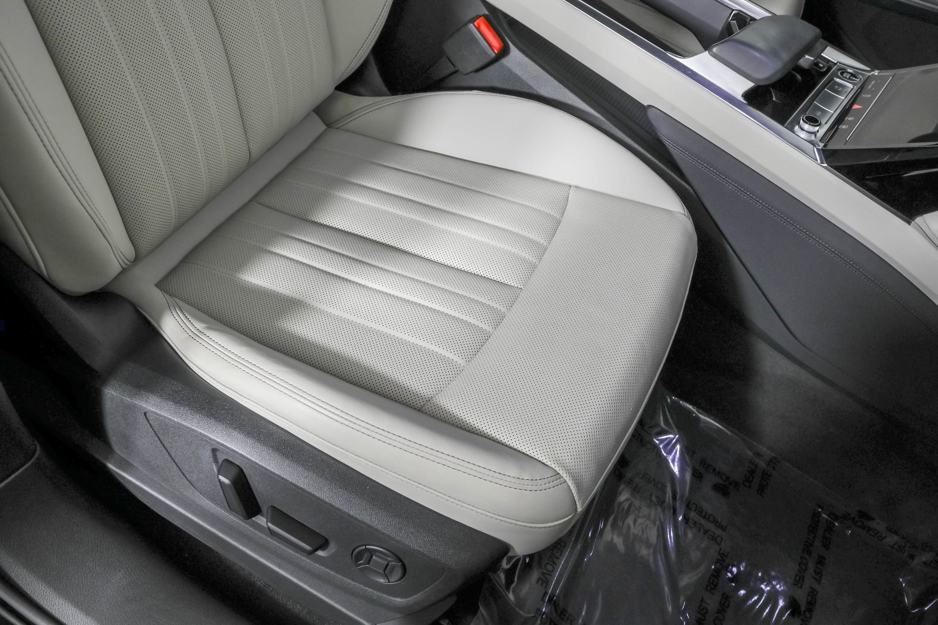 Used 2024 Audi Q8 e-tron Premium Plus w/ Premium Plus Package image 50