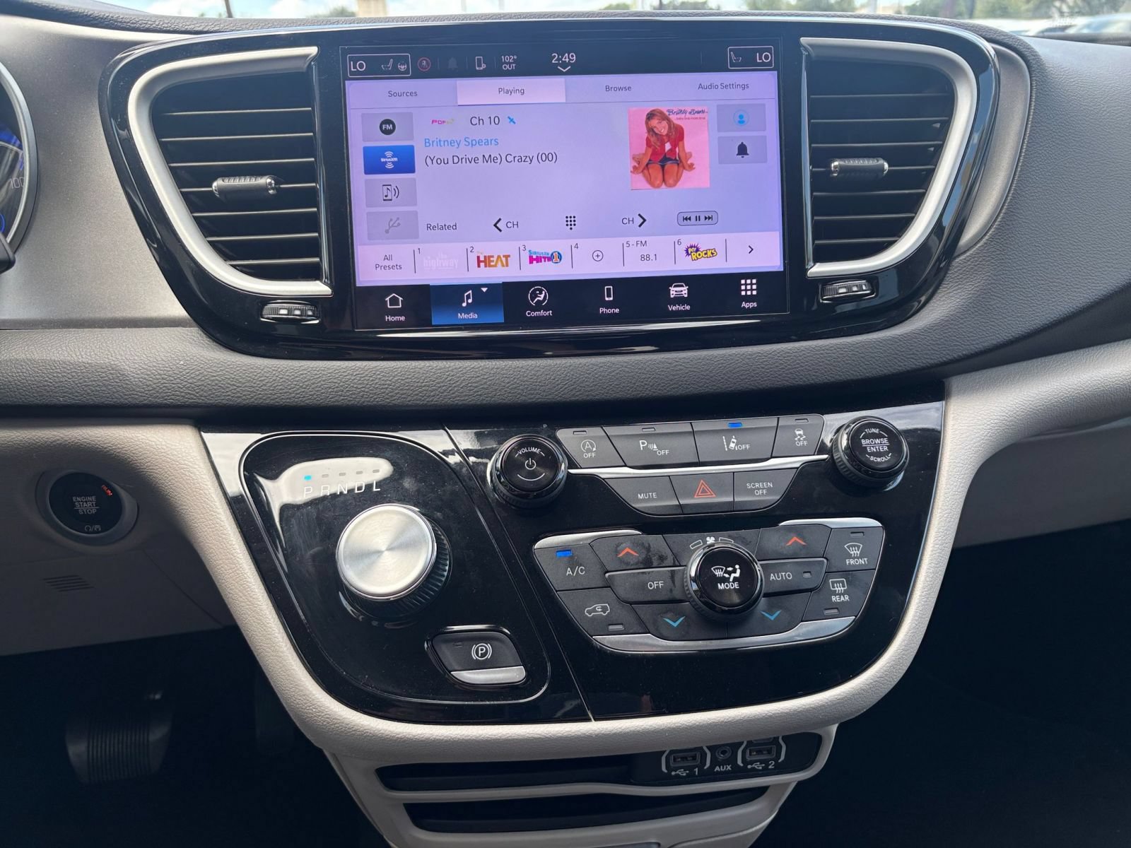 Used 2024 Chrysler Pacifica Touring-L FWD image 16