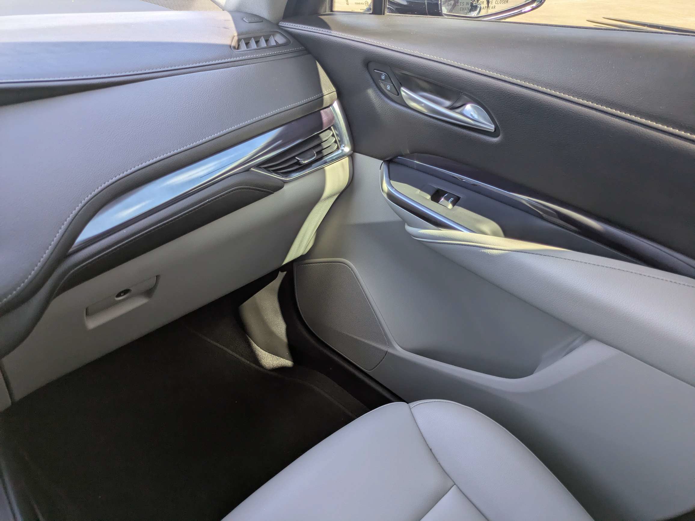 Certified 2023 Cadillac XT4 Luxury FWD image 12