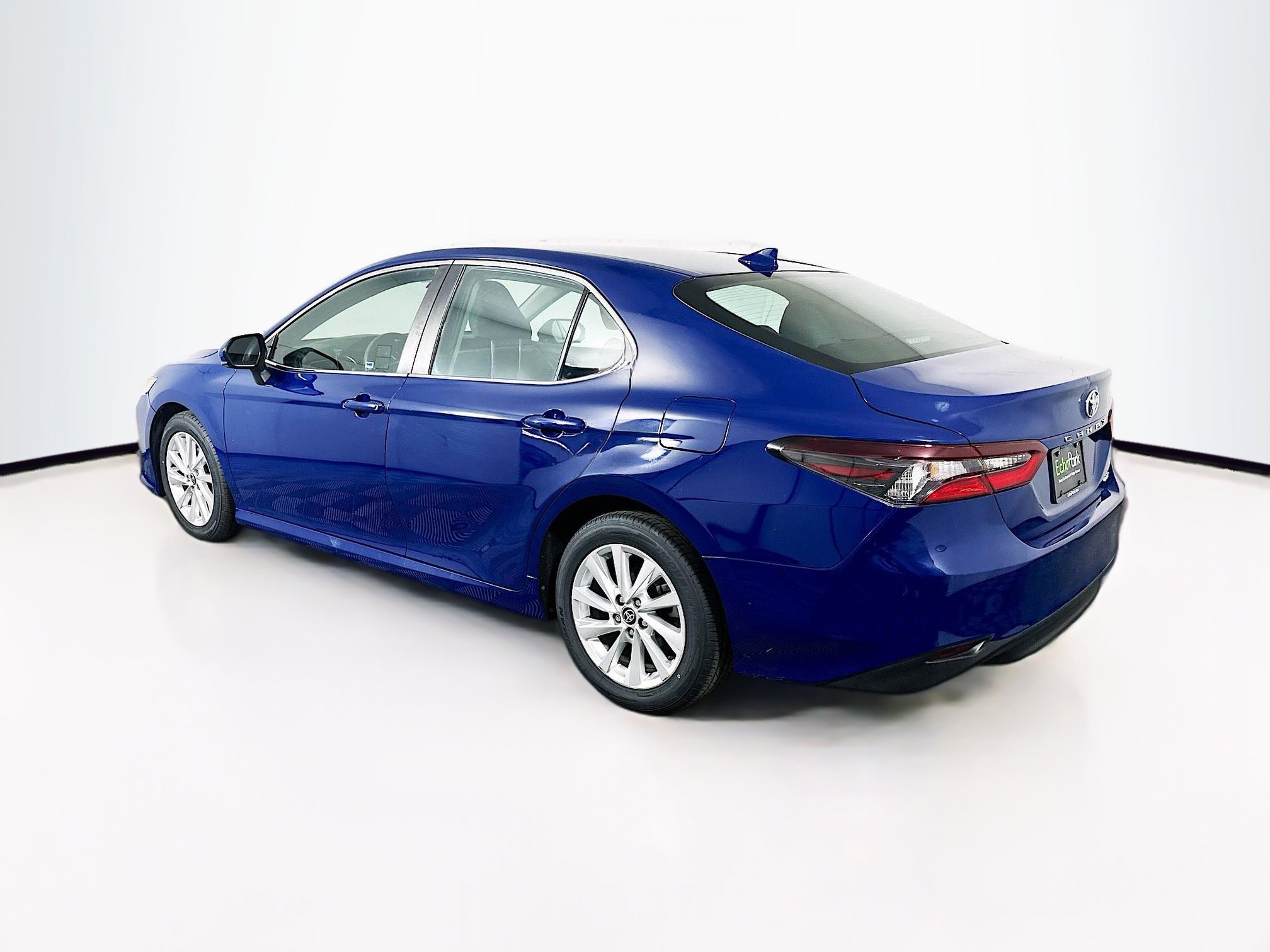 Used 2023 Toyota Camry LE FWD image 5