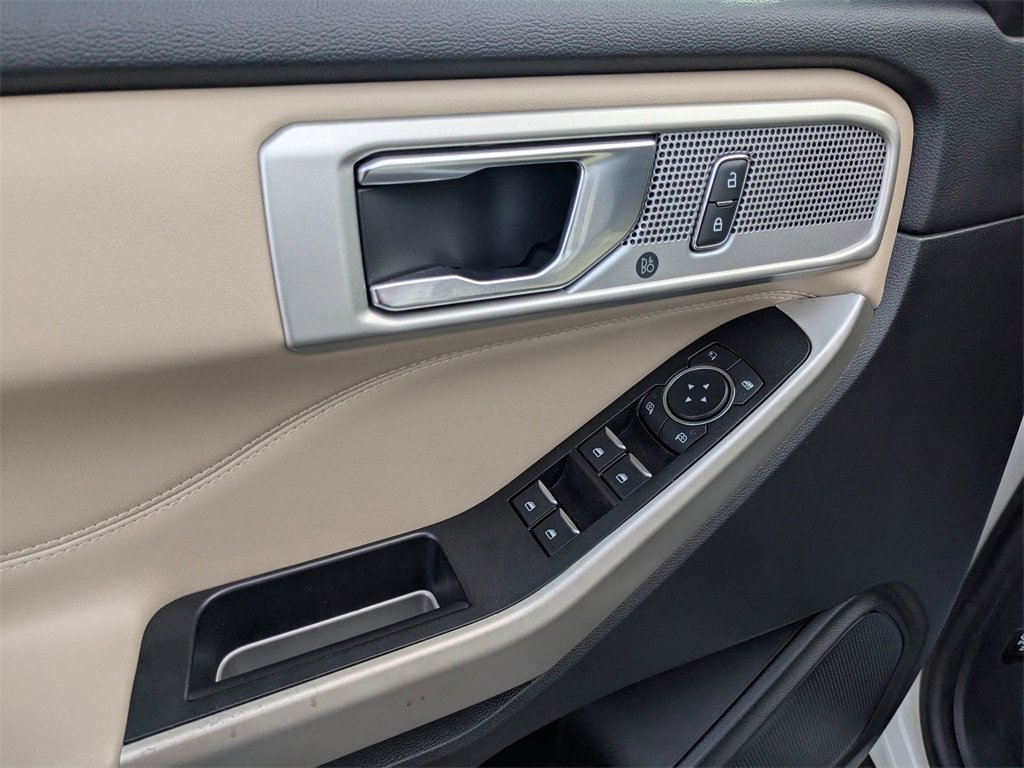 Used 2022 Ford Explorer XLT w/ Equipment Group 202A image 11