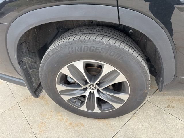 Used 2025 Toyota Highlander XLE image 11