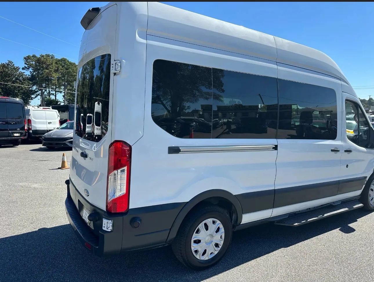 Used 2018 Ford Transit 350 XLT RWD image 8