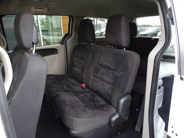 Used 2019 Dodge Grand Caravan SE w/ UConnect Hands-Free Group image 20