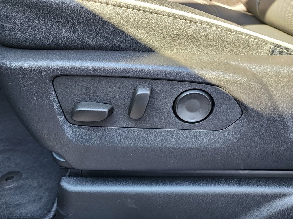 New 2026 GMC Yukon XL Elevation w/ Elevation Premium Package image 17