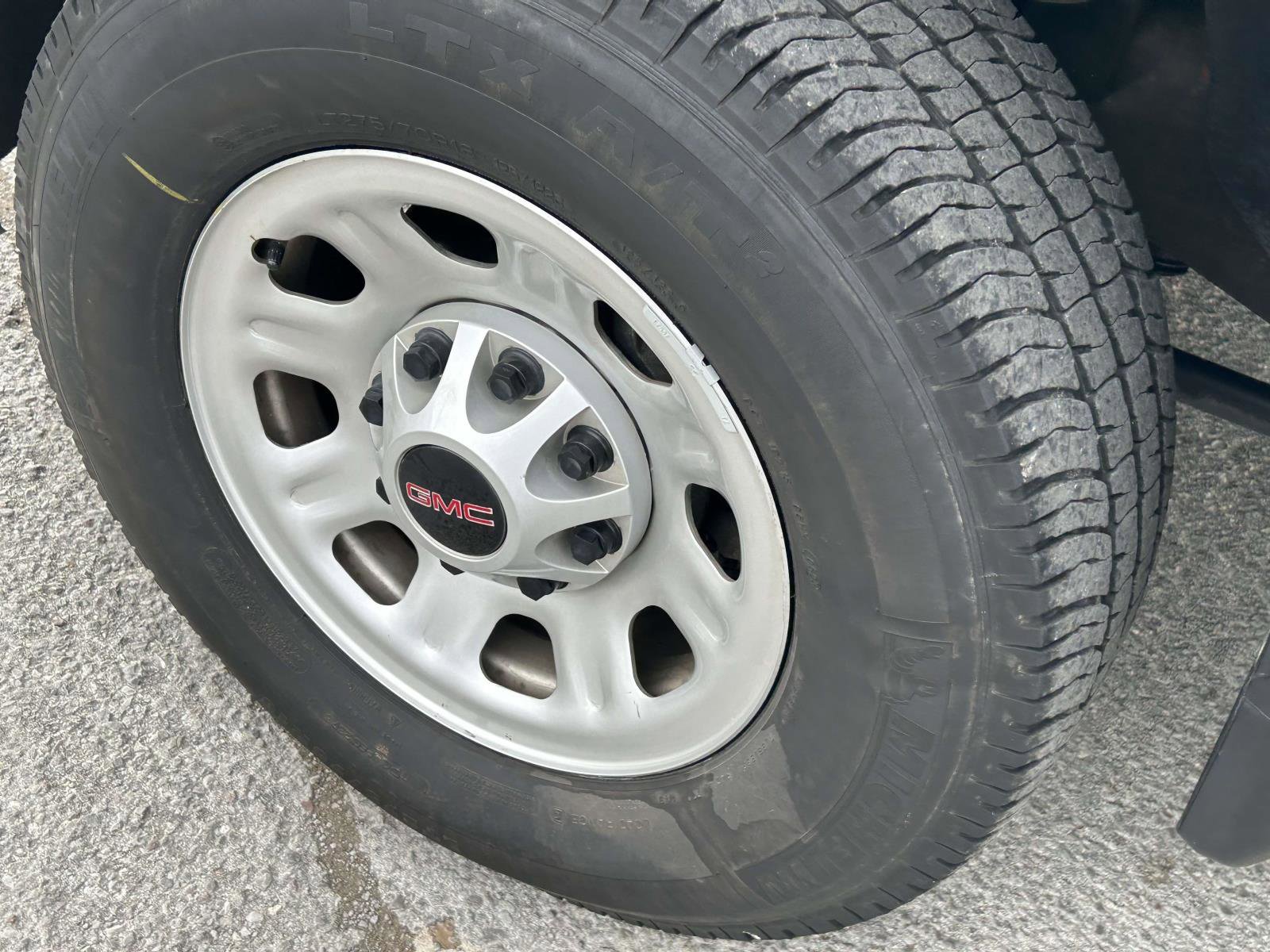 Used 2023 GMC Sierra 3500 Pro w/ Convenience Package image 9