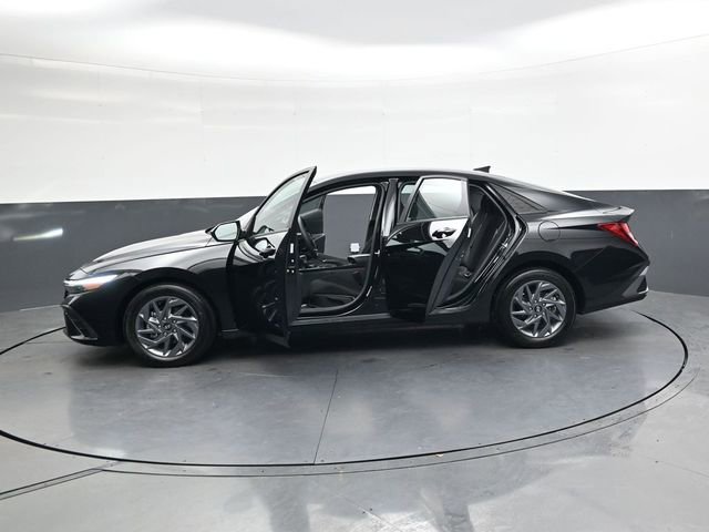 Used 2024 Hyundai Elantra SEL image 38