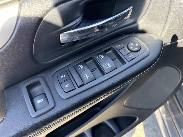 Used 2015 Dodge Grand Caravan SXT w/ Blacktop Package image 11