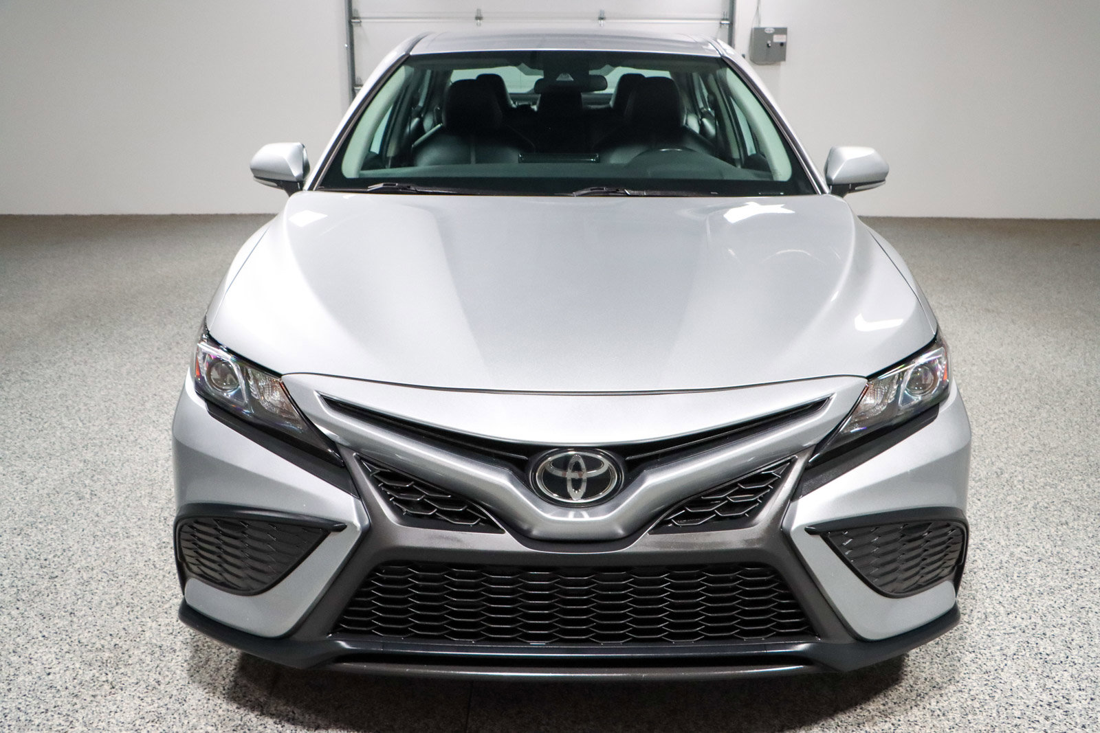 Used 2024 Toyota Camry SE image 4