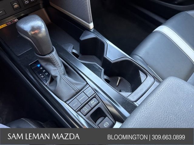 Used 2025 Toyota Camry SE image 4