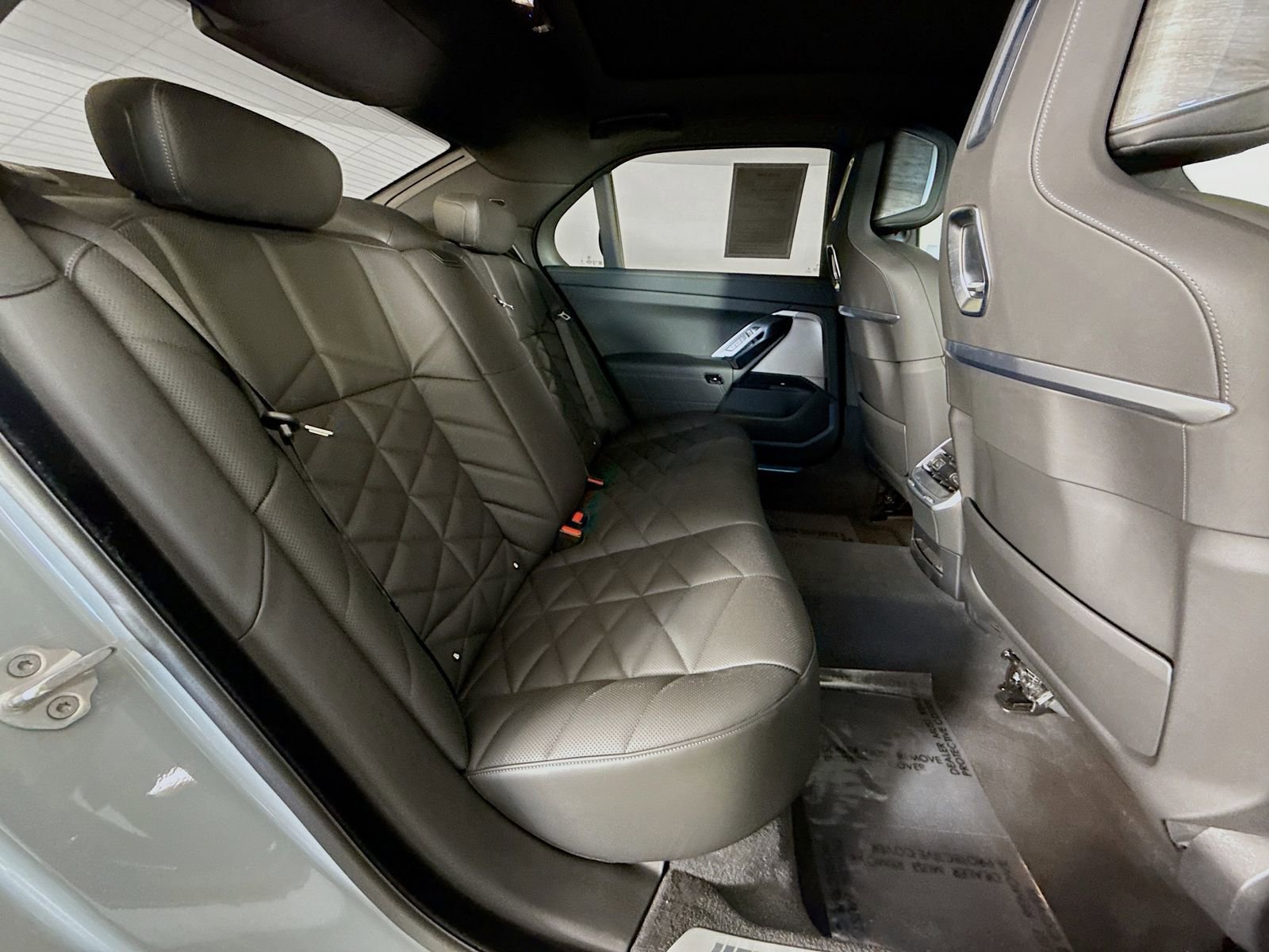 Certified 2025 BMW 740i image 29