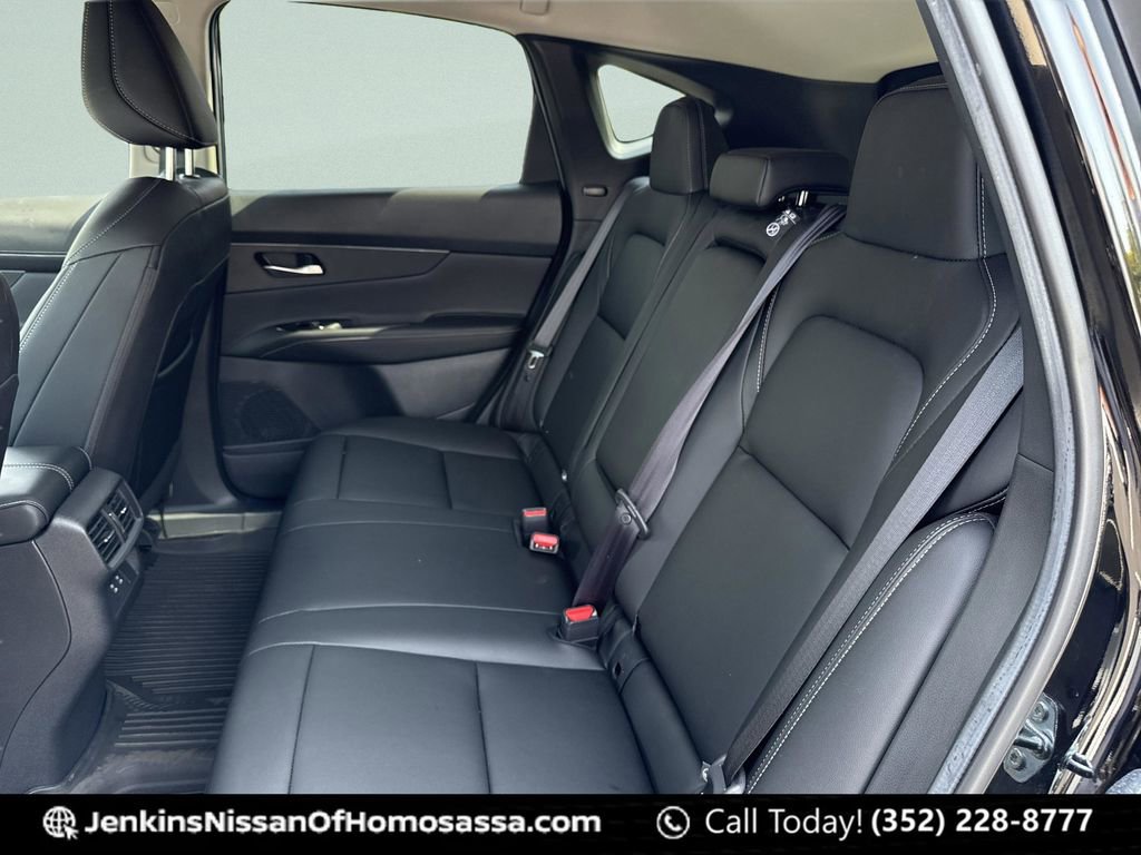 Certified 2025 Nissan Murano SV image 29