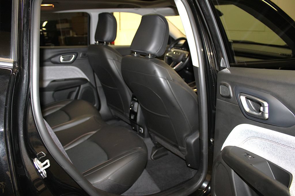 Certified 2022 Jeep Compass Latitude w/ Sun and Sound Group AWD/4WD image 36
