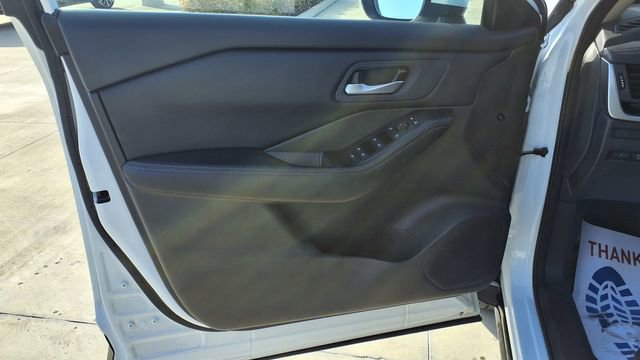 Used 2025 Nissan Rogue SV image 14