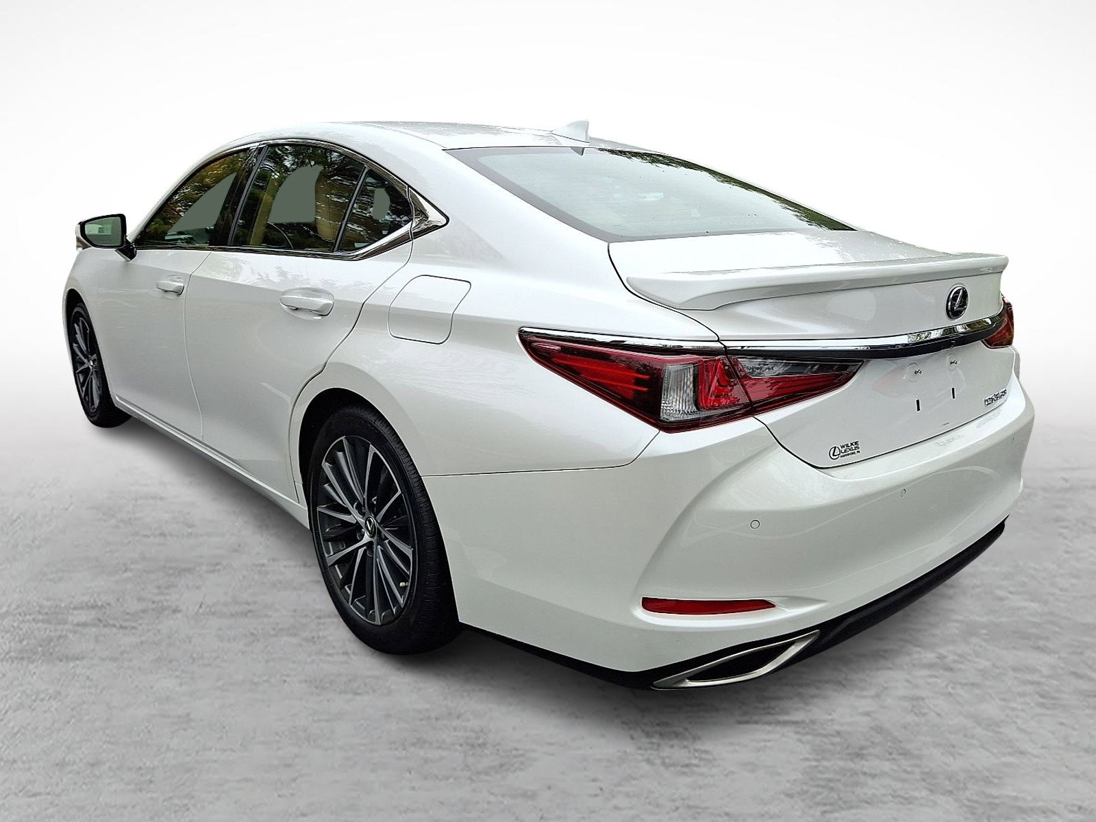 Certified 2022 Lexus ES 350 w/ Premium Package image 4
