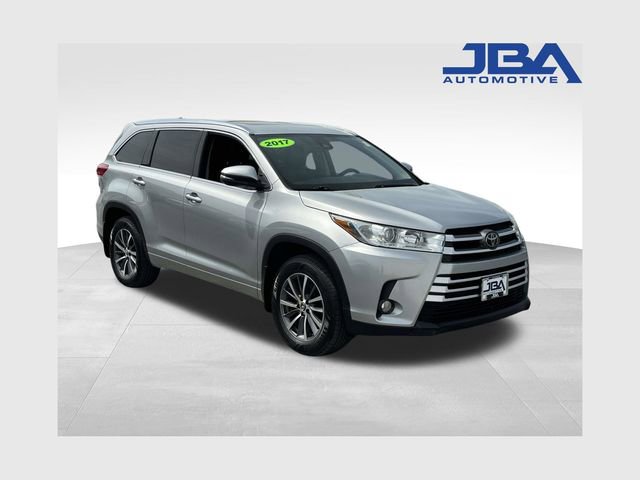 Used 2017 Toyota Highlander XLE AWD/4WD image 1