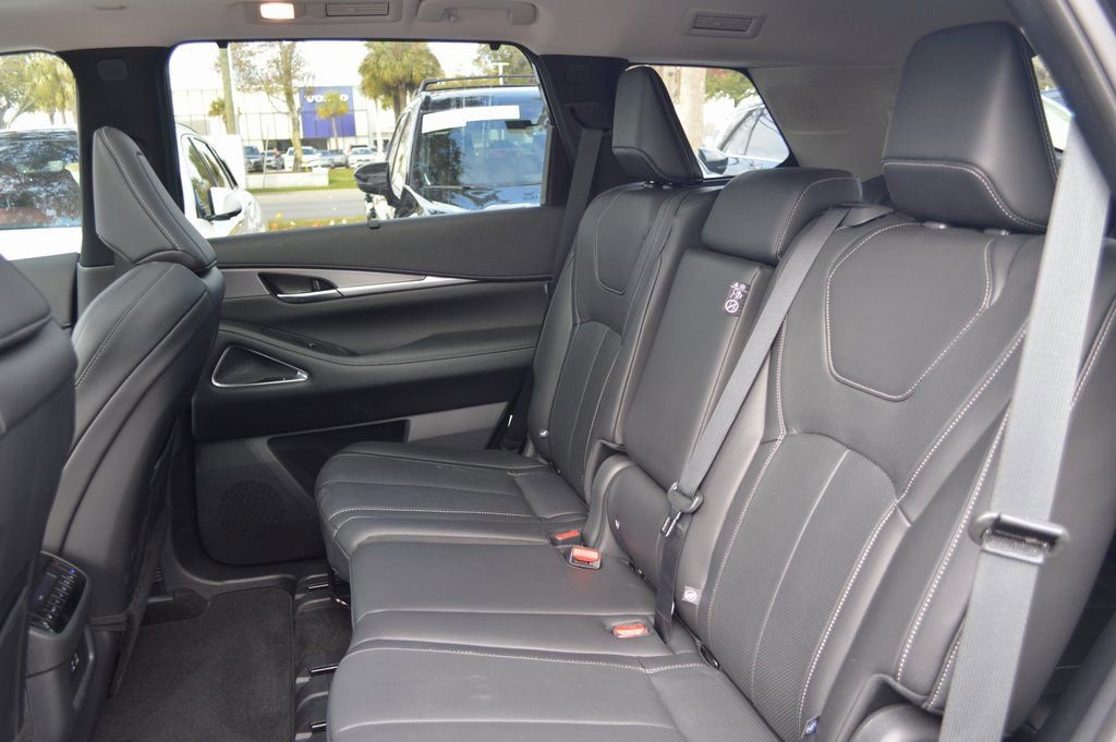 Certified 2025 INFINITI QX60 Luxe w/ Vision Package image 34