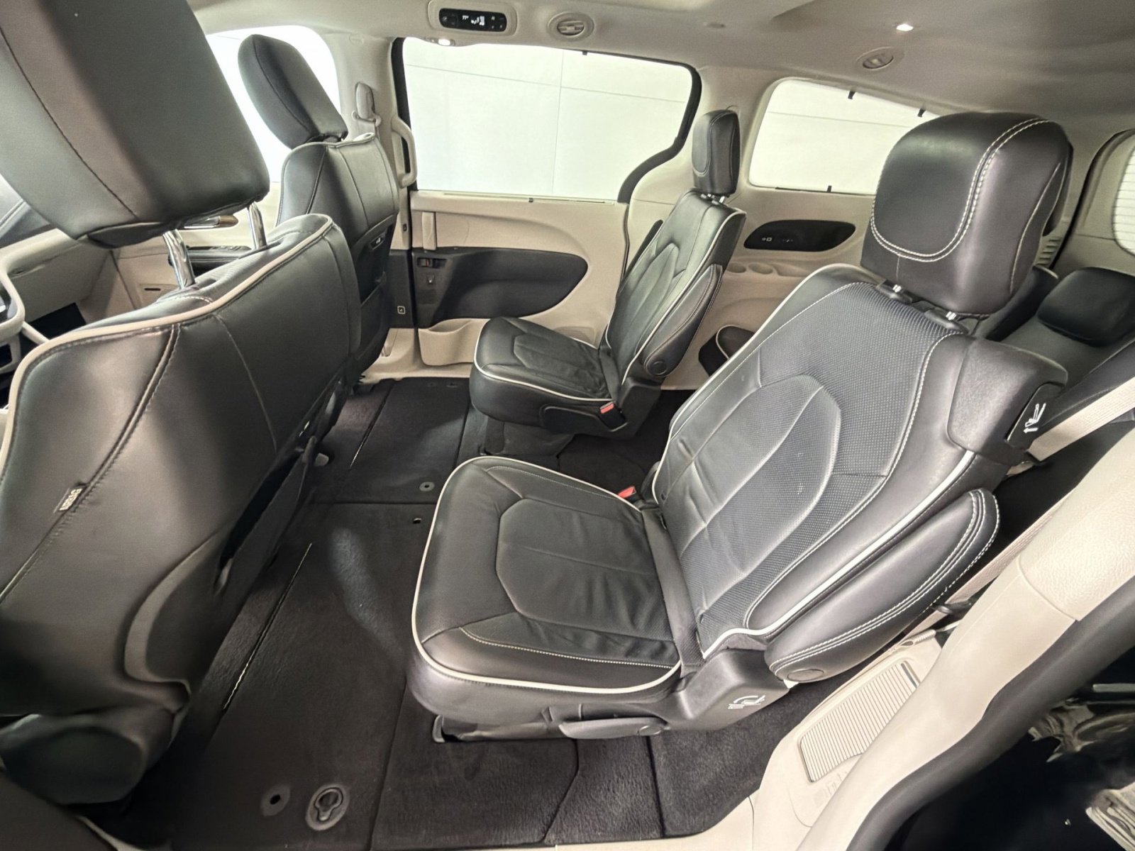 Used 2022 Chrysler Pacifica Limited image 25