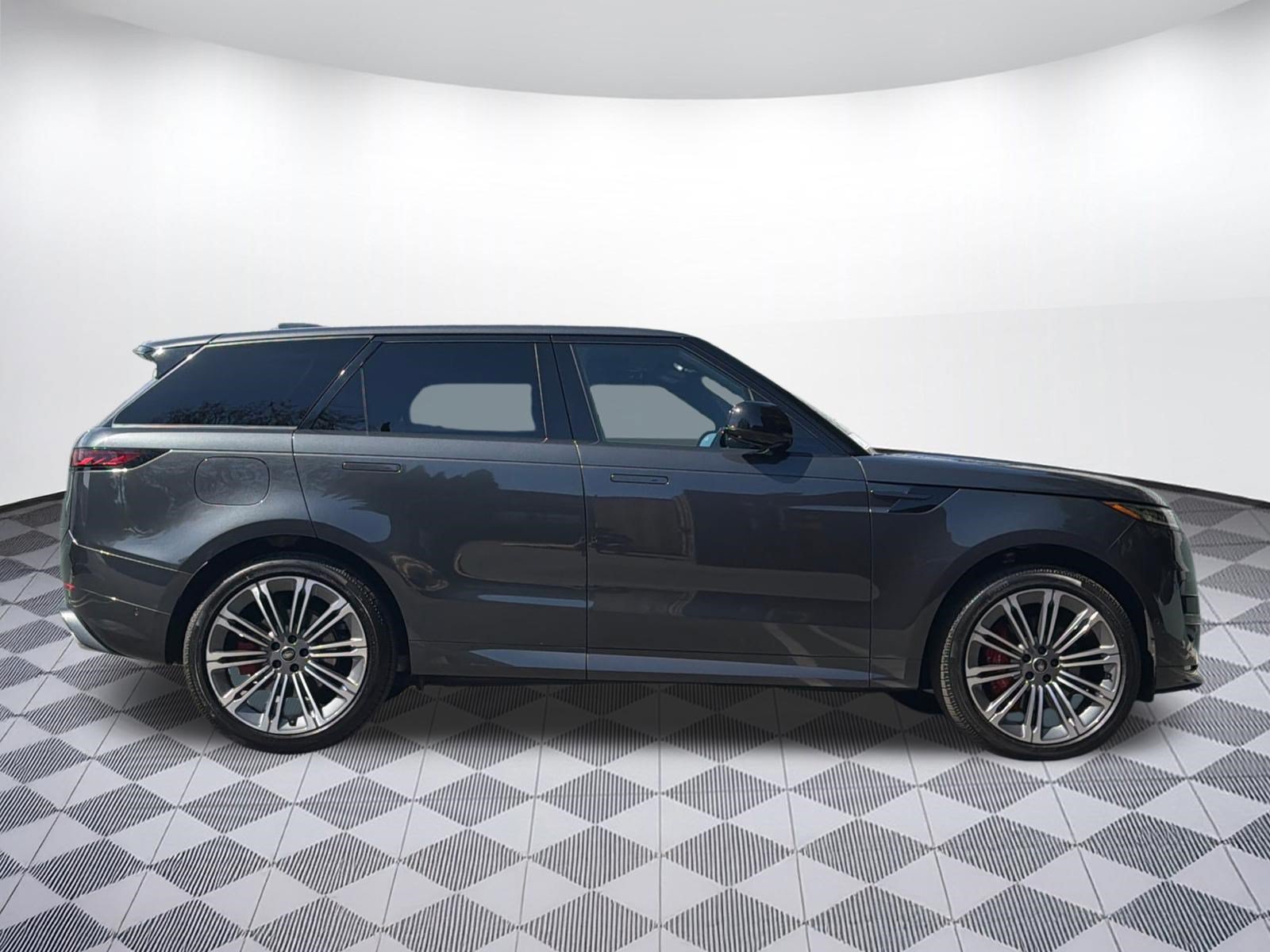 Used 2025 Land Rover Range Rover Sport Dynamic SE AWD/4WD image 8