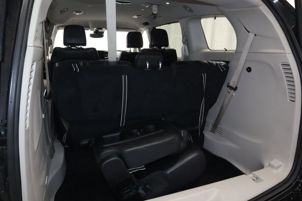 Used 2022 Chrysler Pacifica Touring-L w/ Uconnect Theater Family Group FWD image 19