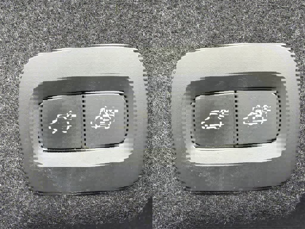 Used 2018 Volvo S90 T6 Momentum w/ Convenience Package image 17