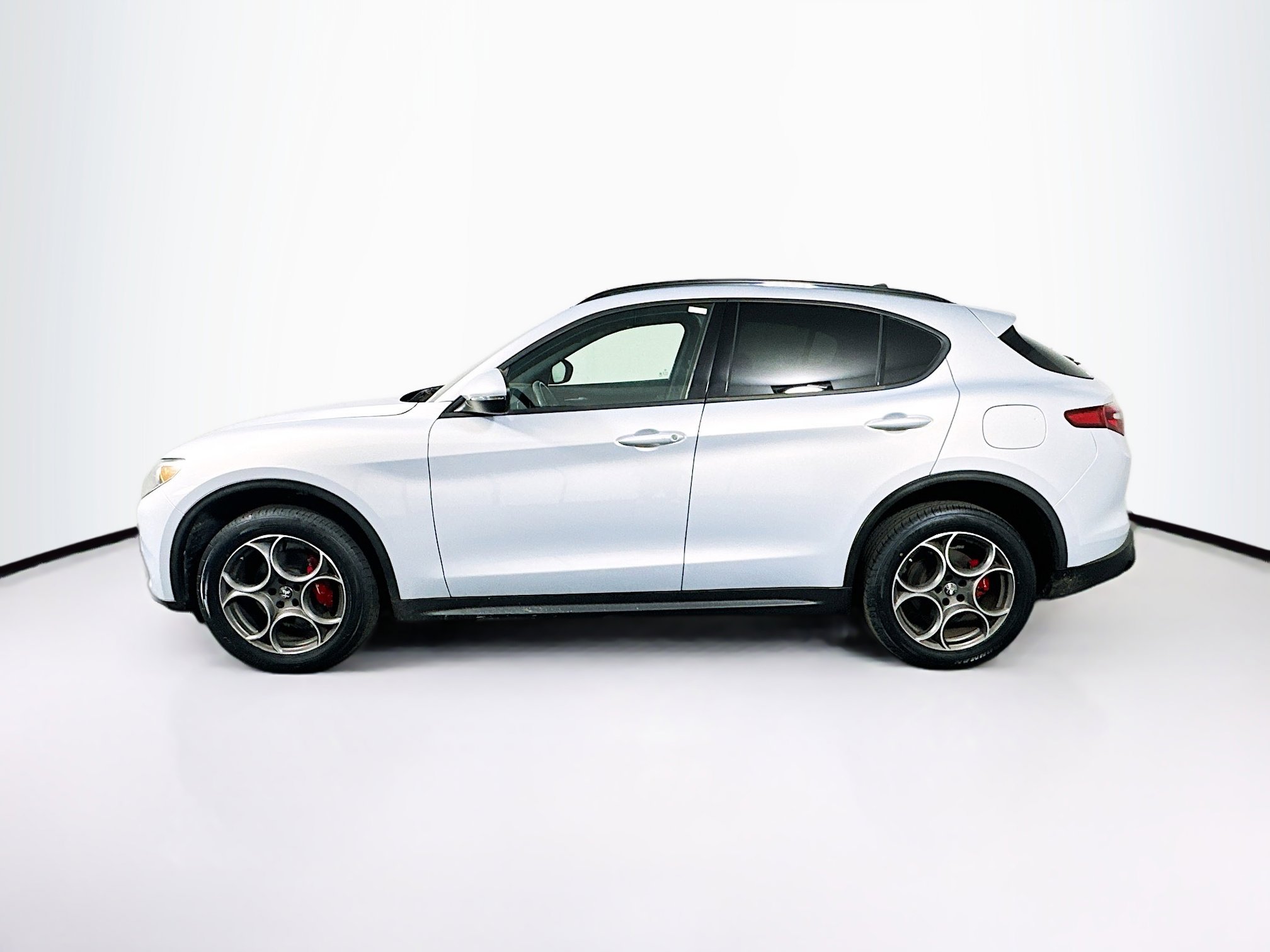 Used 2023 Alfa Romeo Stelvio Sprint RWD image 4