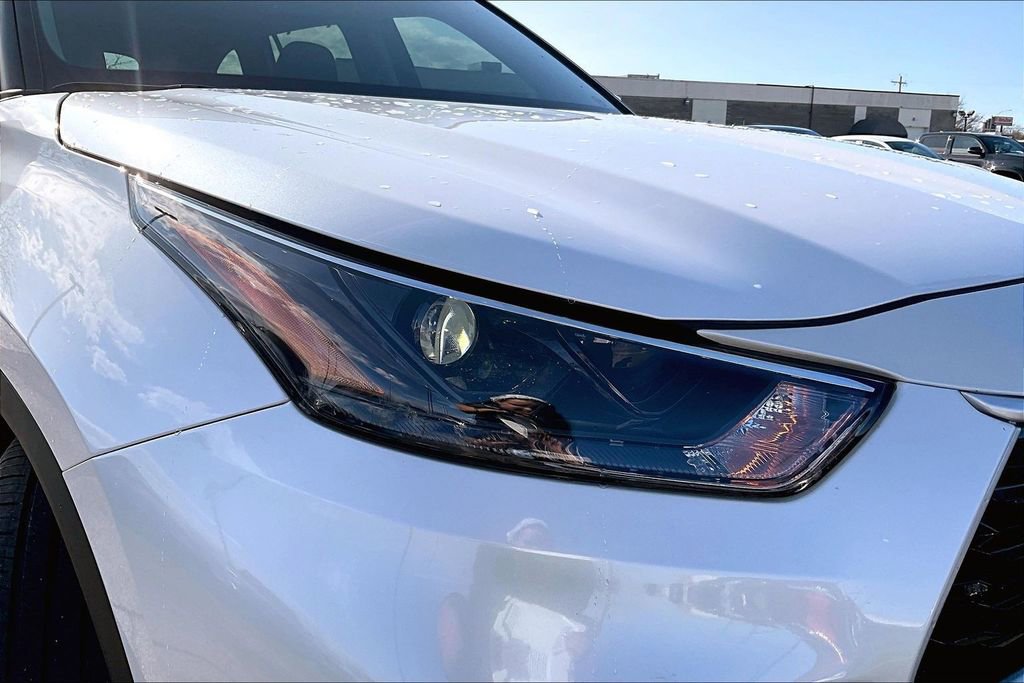 Used 2024 Toyota Highlander LE image 42