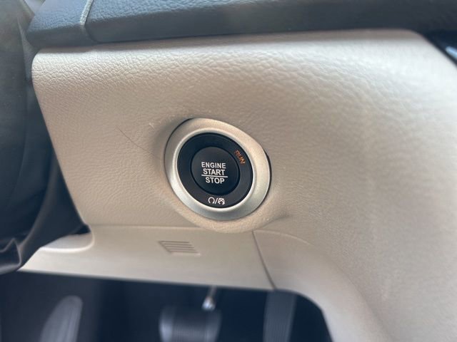 Used 2024 Chrysler Pacifica Touring-L image 25