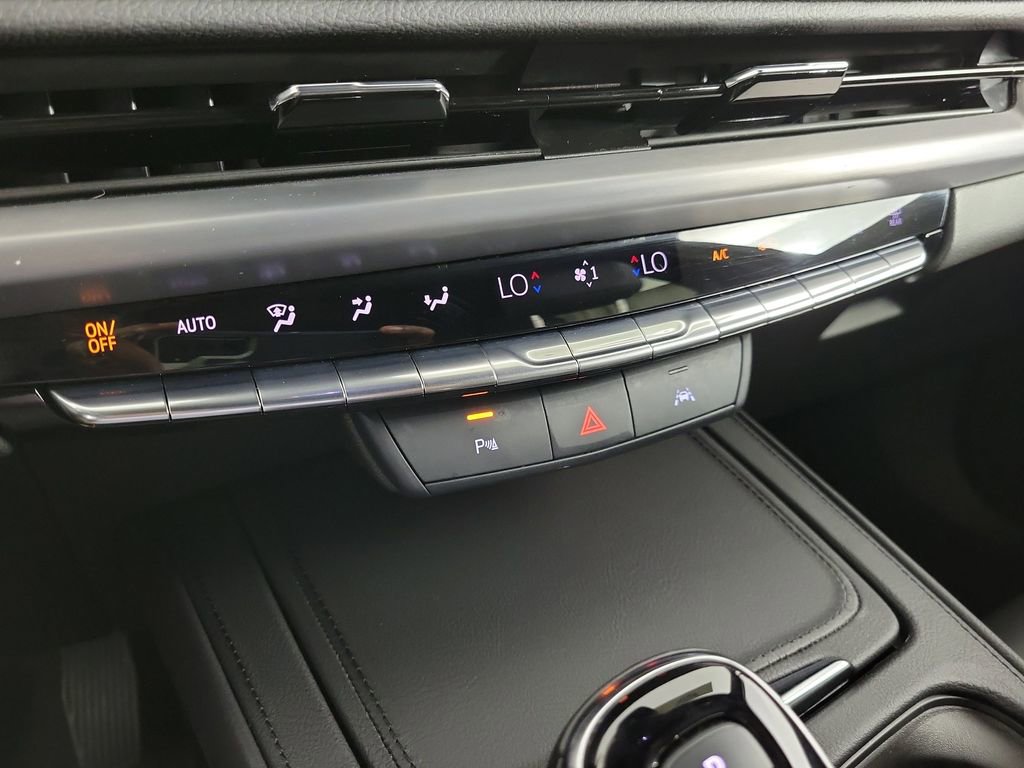 Used 2025 Cadillac XT4 Premium Luxury FWD image 27