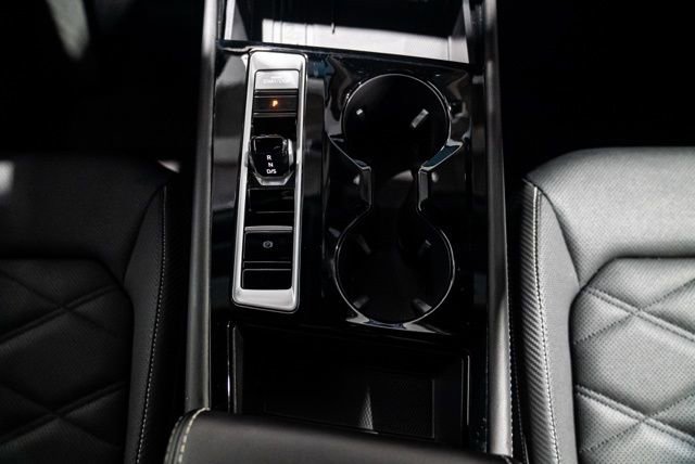 Used 2025 Volkswagen Atlas Cross Sport SE AWD/4WD image 18