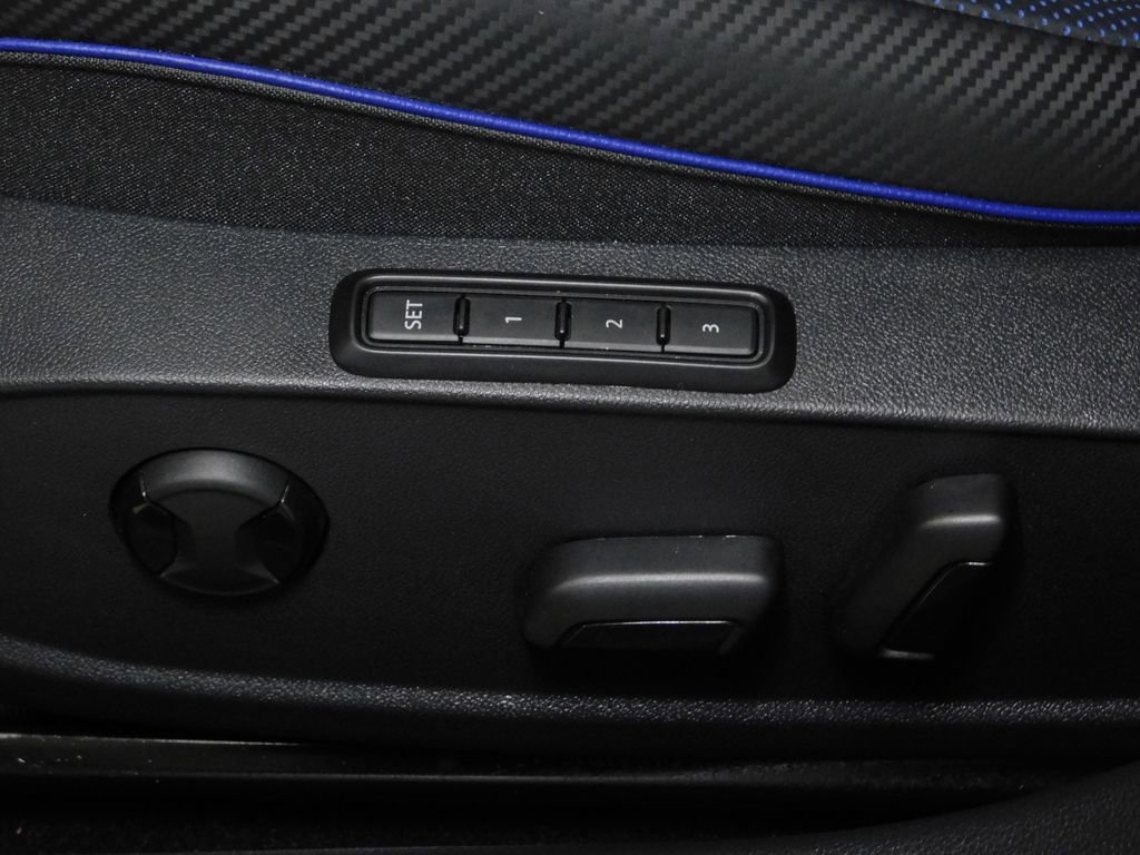 Used 2025 Volkswagen Golf R Black Edition image 34