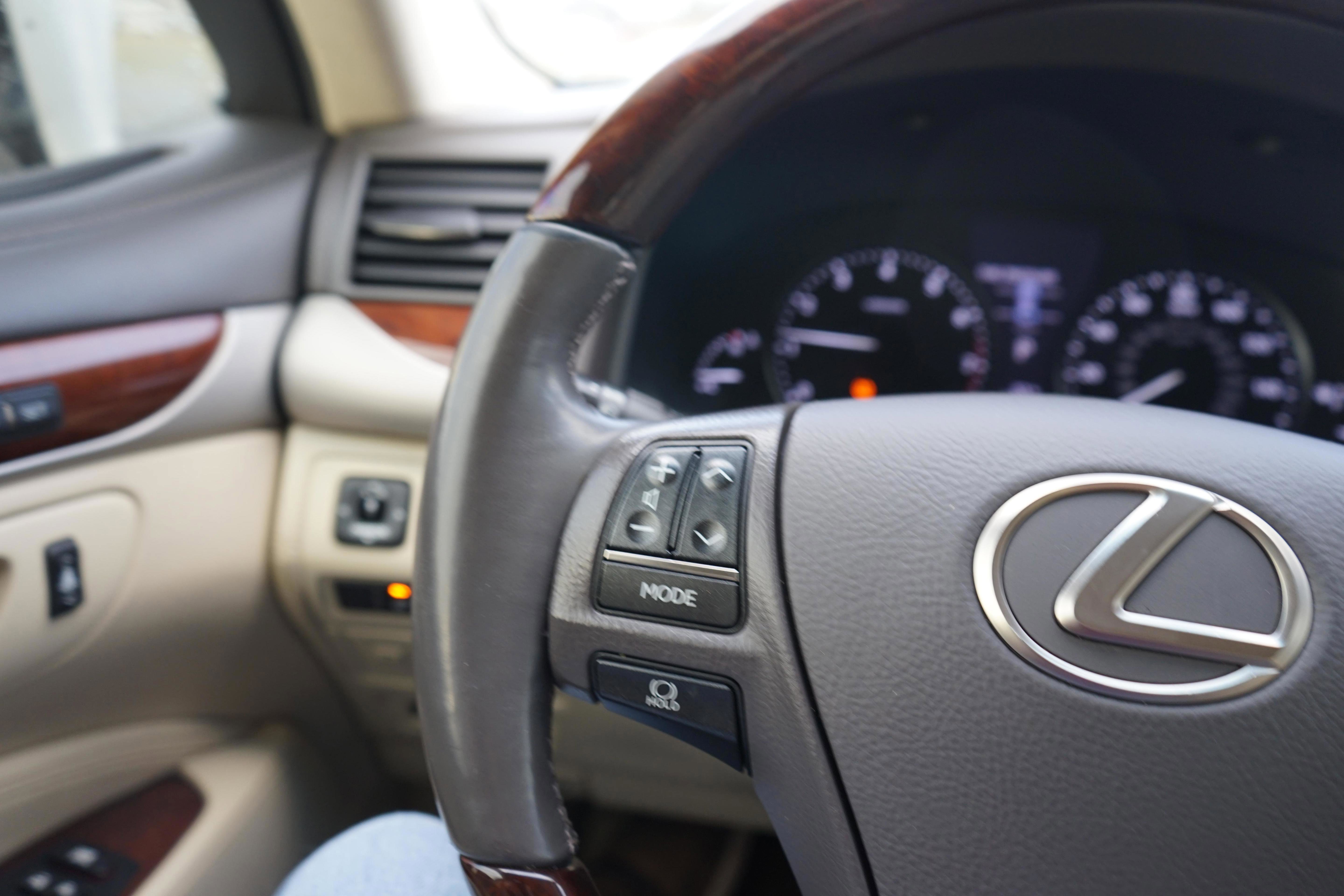 Used 2014 Lexus LS 460 w/ Comfort Package image 13