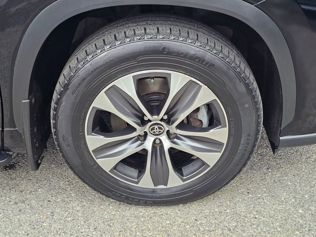 Used 2022 Toyota Highlander XLE image 47