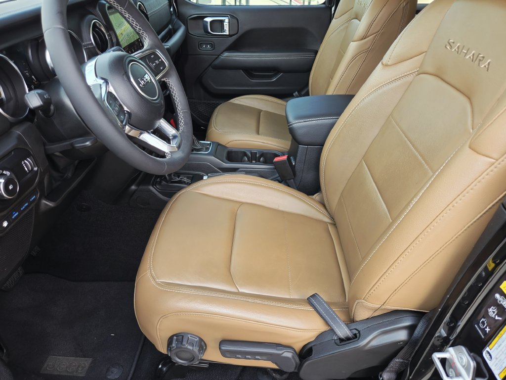 Used 2023 Jeep Wrangler Unlimited Sahara AWD/4WD image 15