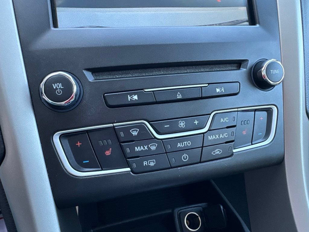 Used 2016 Ford Fusion SE w/ Equipment Group 502A FWD image 26