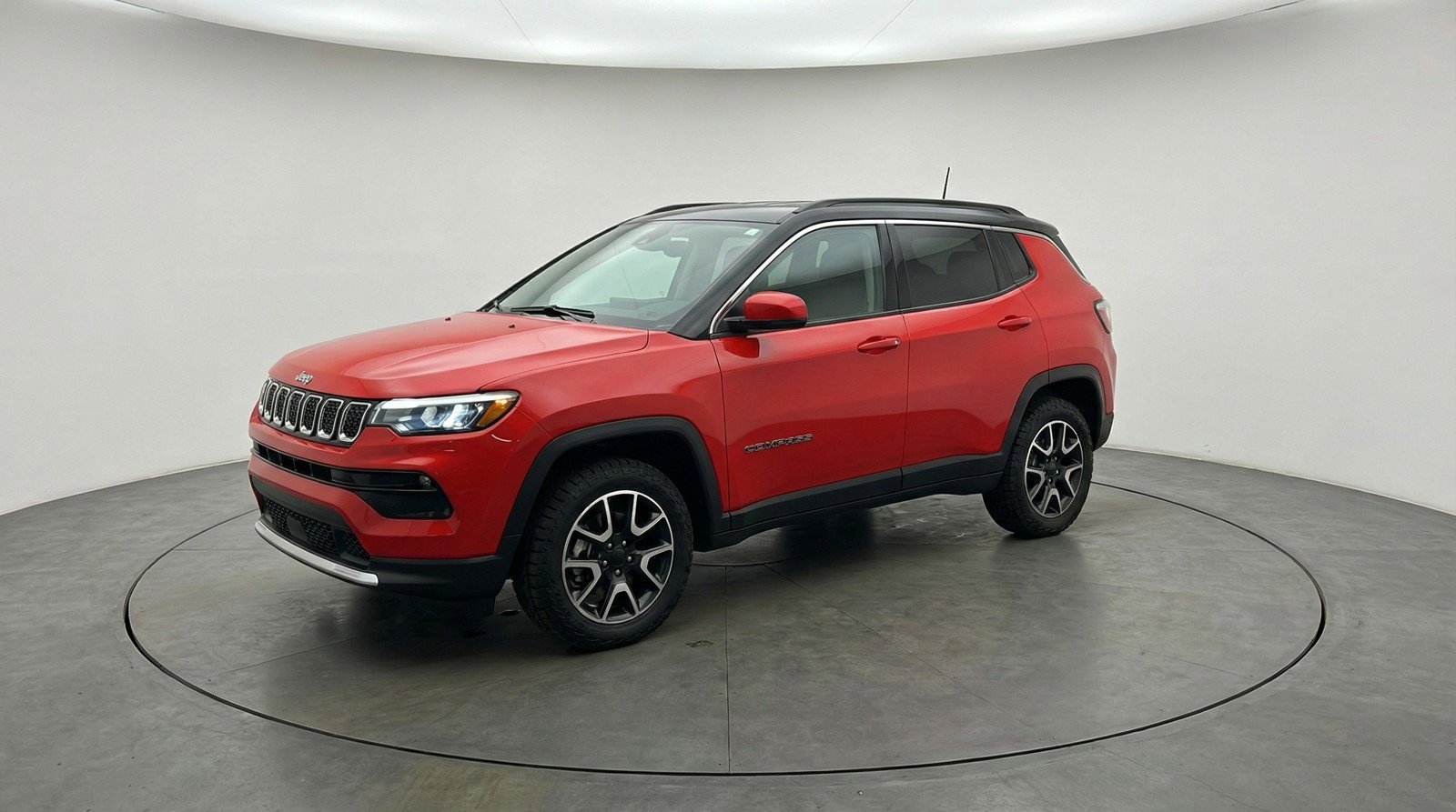 Used 2025 Jeep Compass Trailhawk image 3