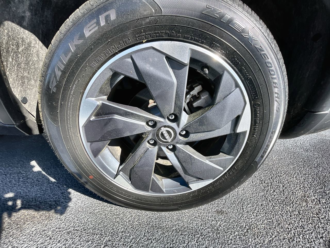 Used 2024 Nissan Rogue SV FWD image 31