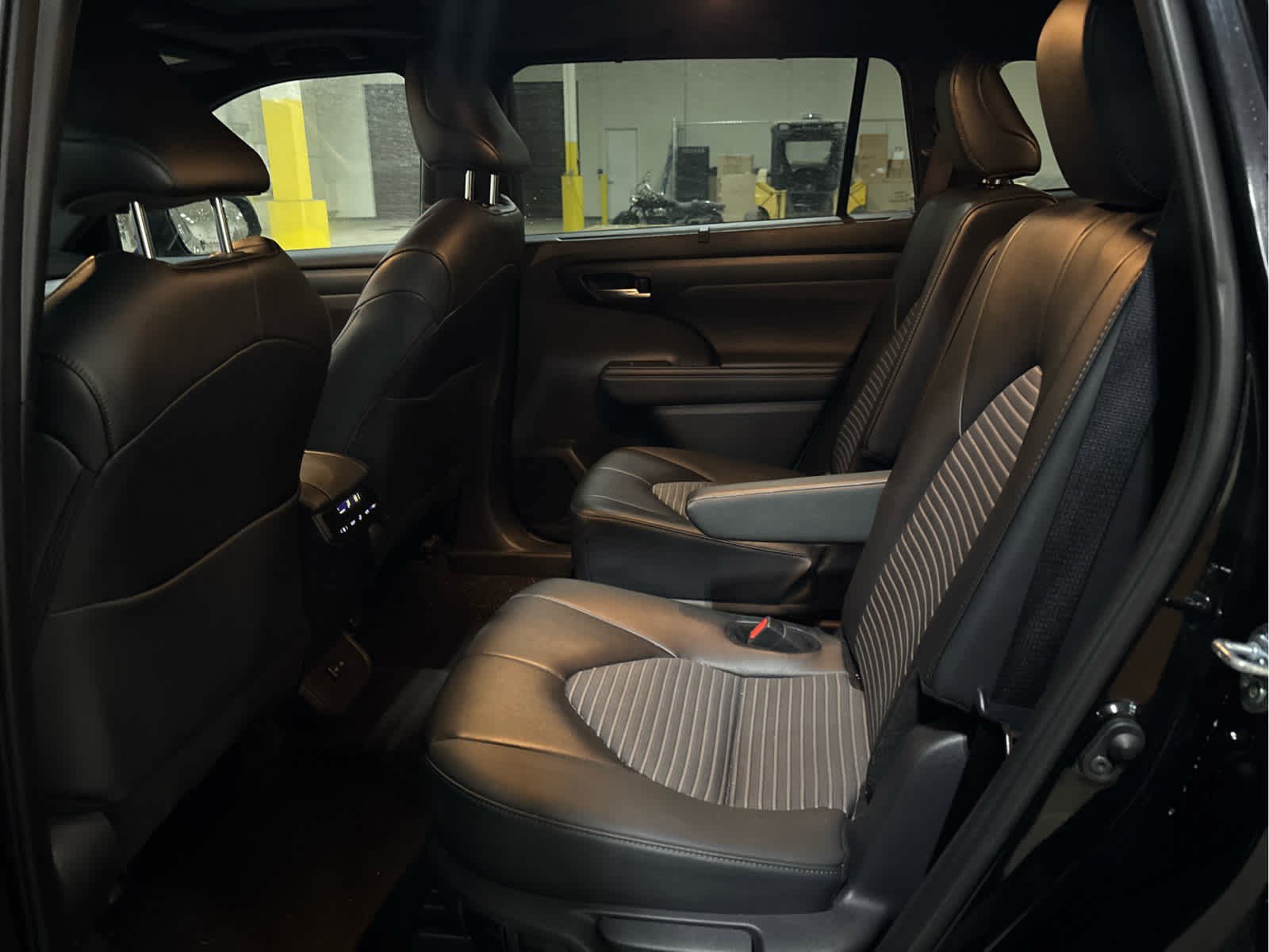 Used 2025 Toyota Highlander XSE image 8