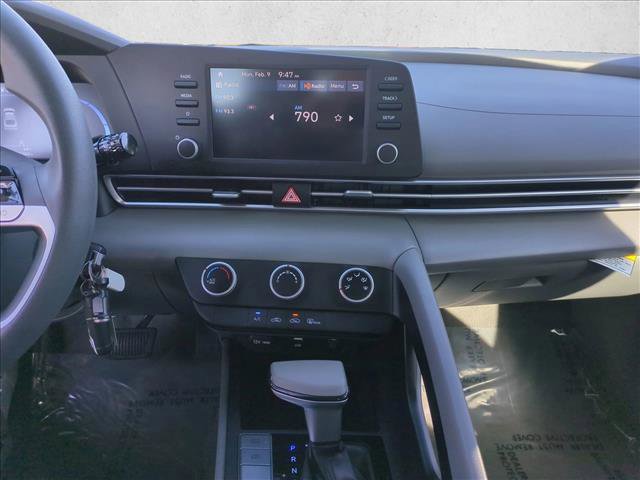 Certified 2025 Hyundai Elantra SE image 14