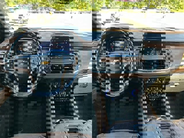 Used 2023 Chevrolet Suburban High Country image 14