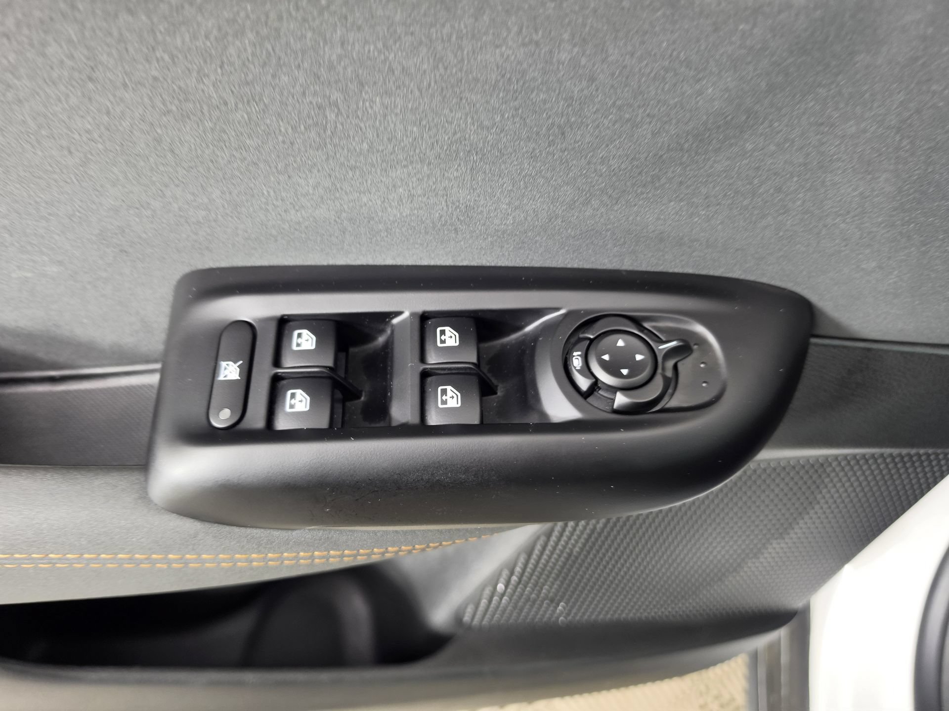 Used 2025 Alfa Romeo Tonale w/ Premium Package AWD/4WD image 19