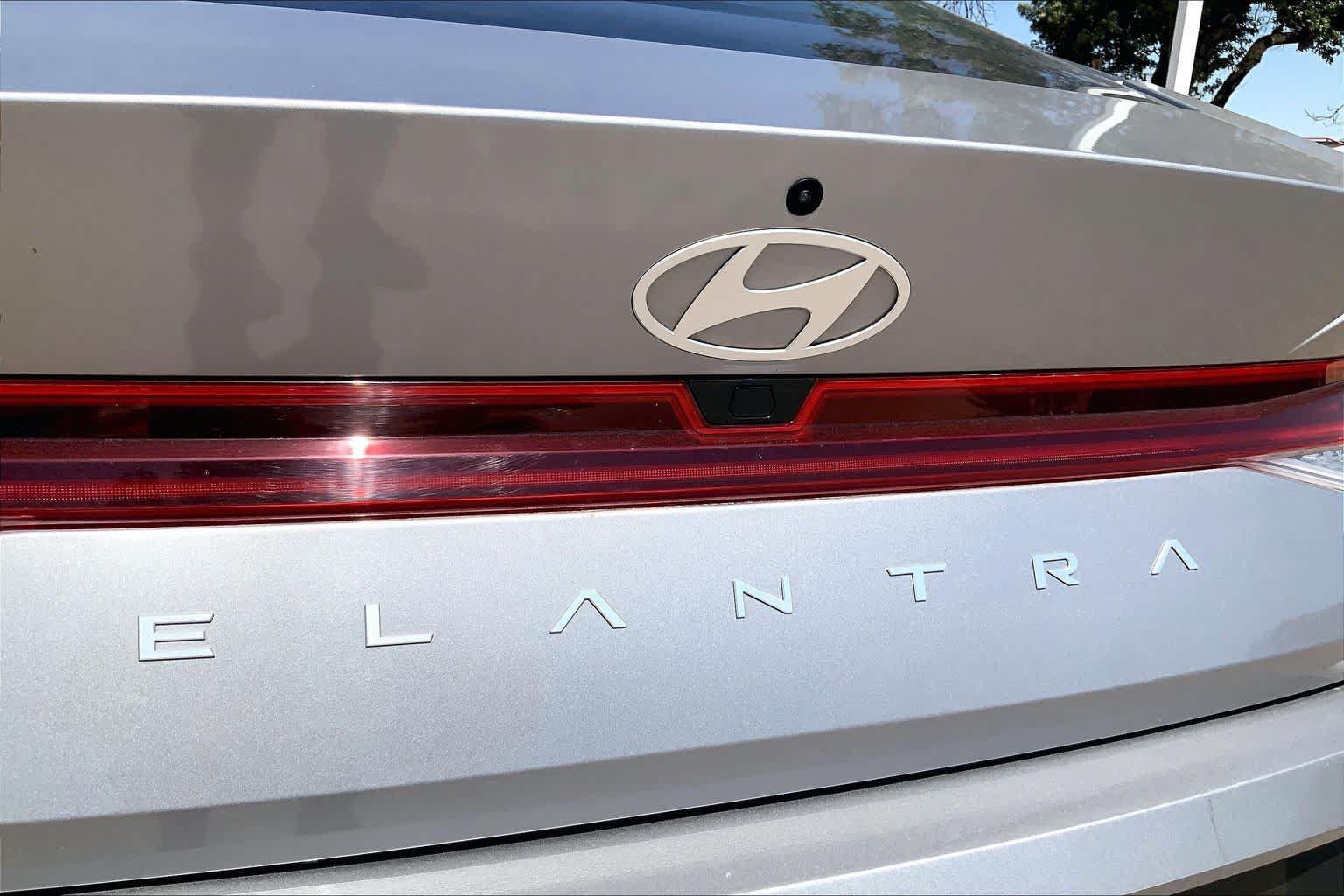 Used 2025 Hyundai Elantra SEL FWD image 32