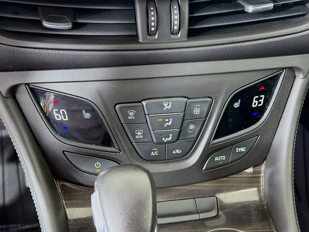 Used 2019 Buick Envision Essence FWD image 37