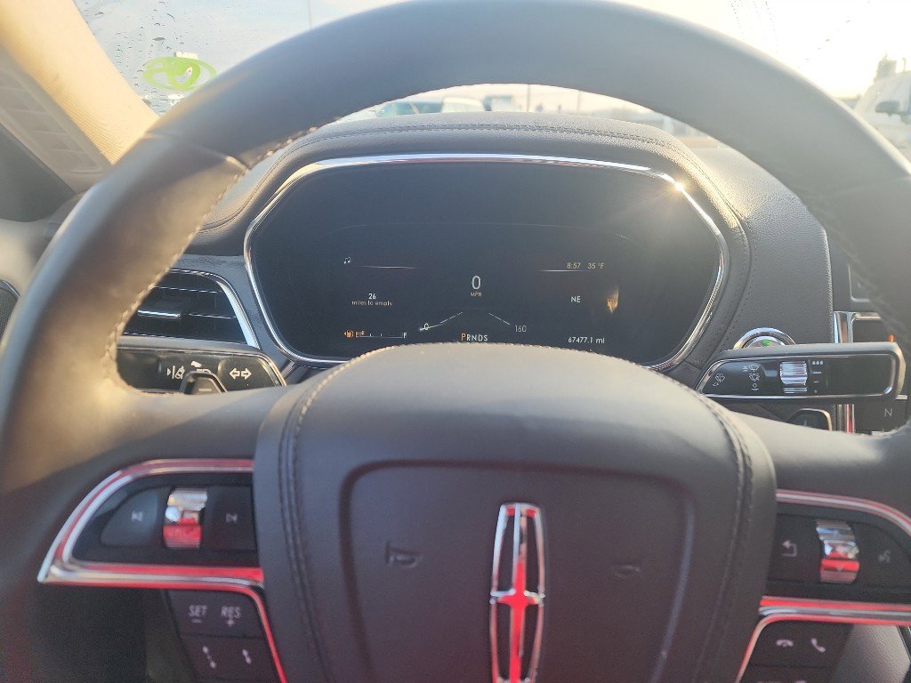 Used 2019 Lincoln Continental Select w/ Continental Climate Package image 10