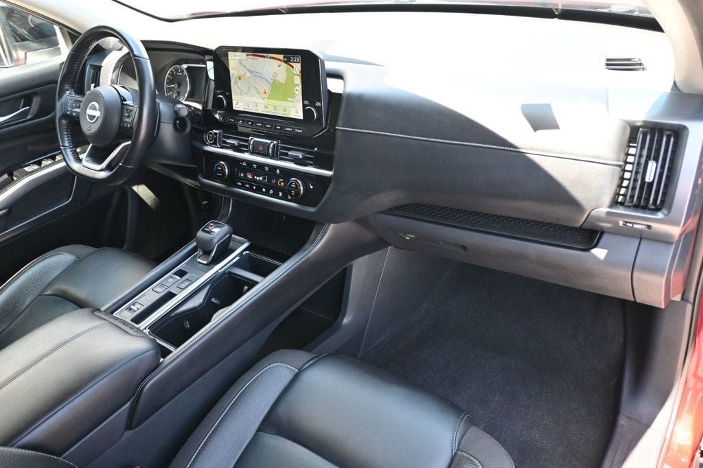 Used 2022 Nissan Pathfinder SL FWD image 9
