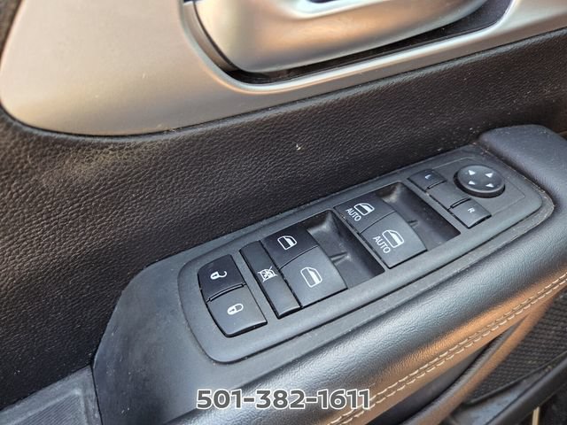 Used 2023 Chrysler Pacifica Touring FWD image 29