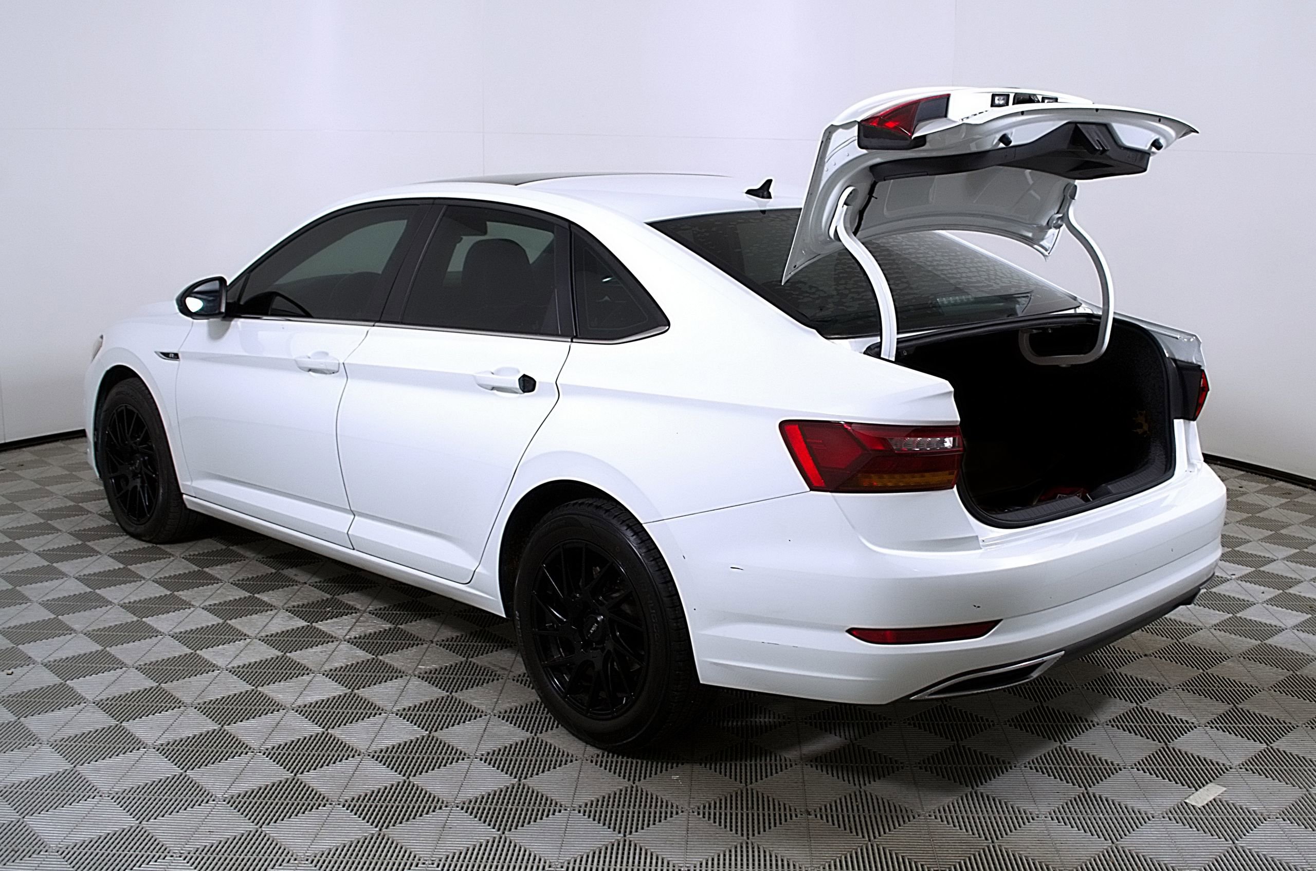 Used 2019 Volkswagen Jetta R-Line image 10